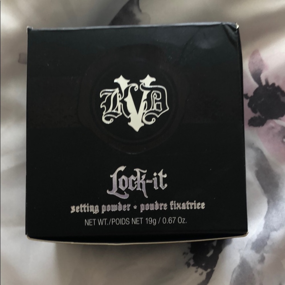 Kat Von D lock it setting powder